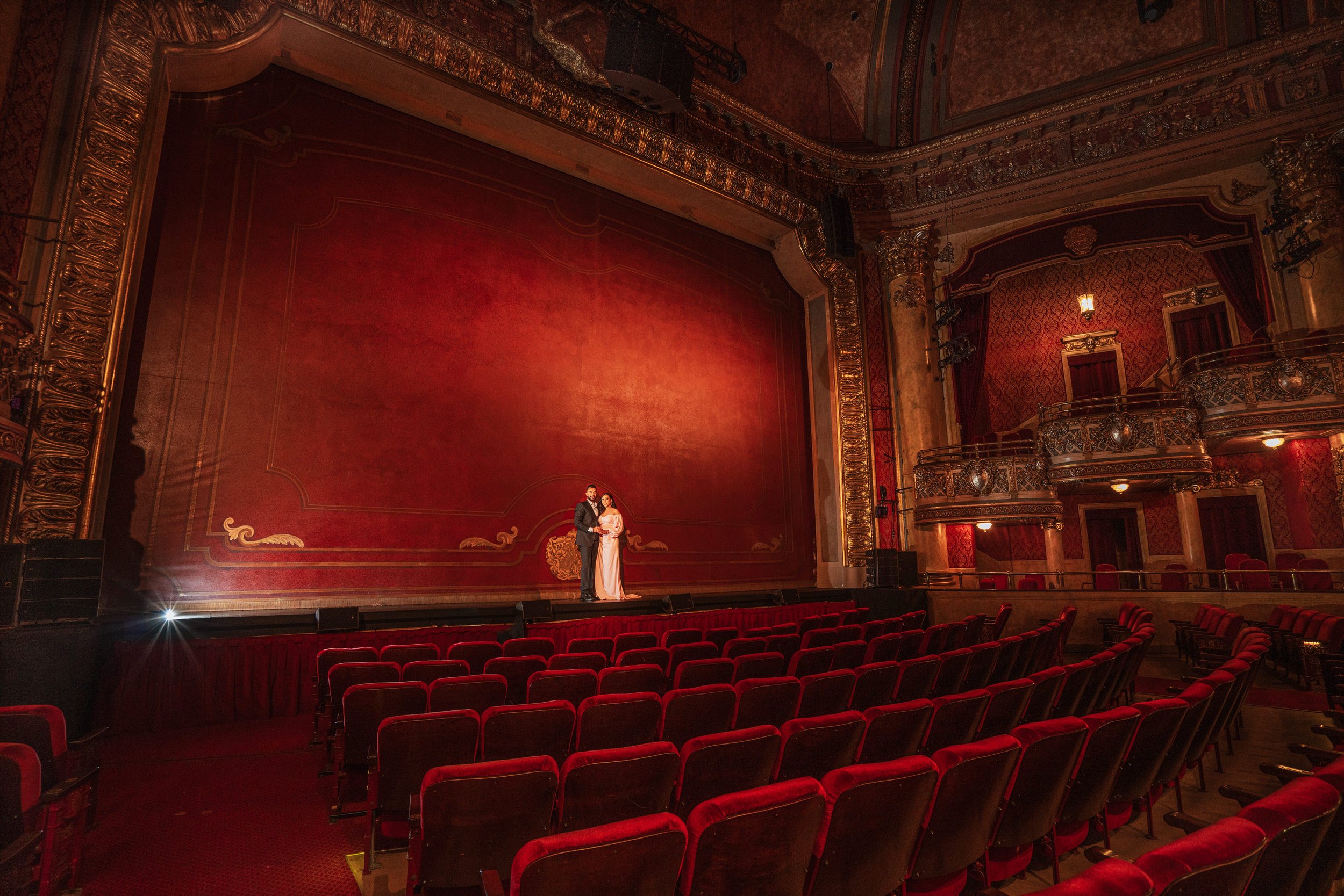 Elgin-Theater-Toronto-Couple-shoot12.jpg