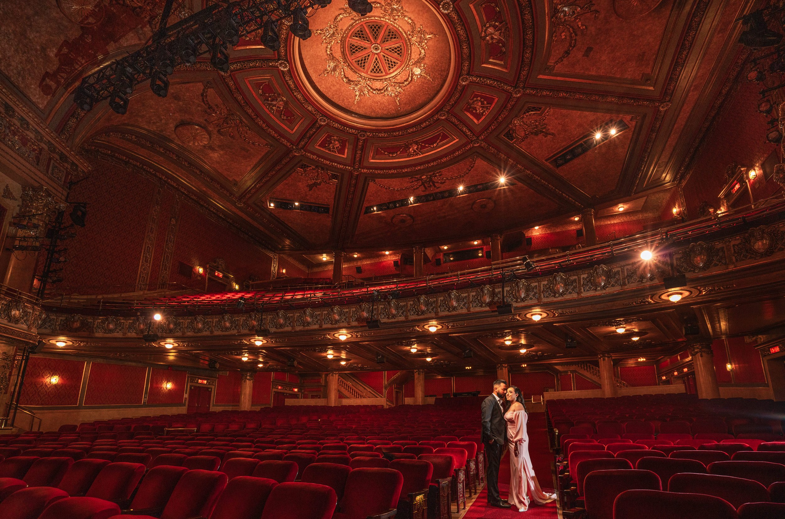 Elgin-Theater-Toronto-Couple-shoot15.jpg