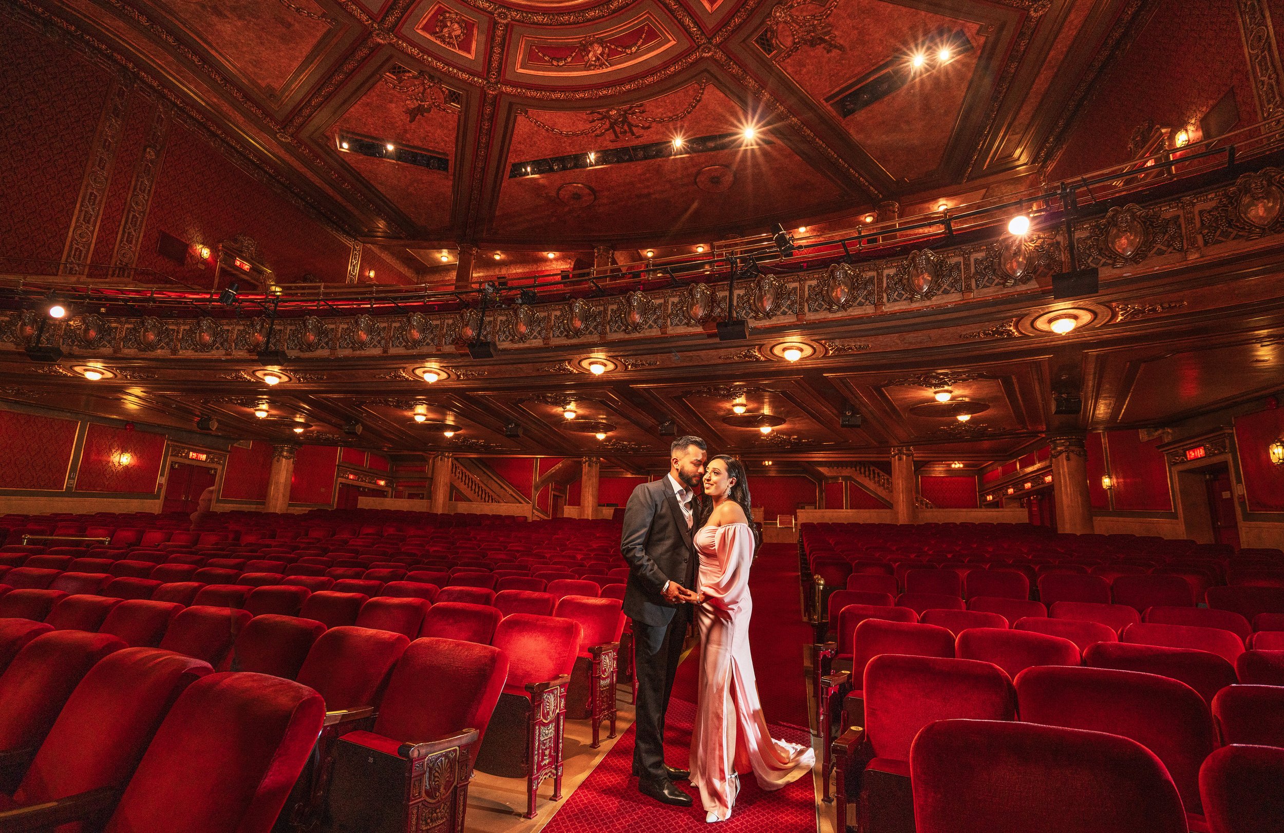 Elgin-Theater-Toronto-Couple-shoot18.jpg